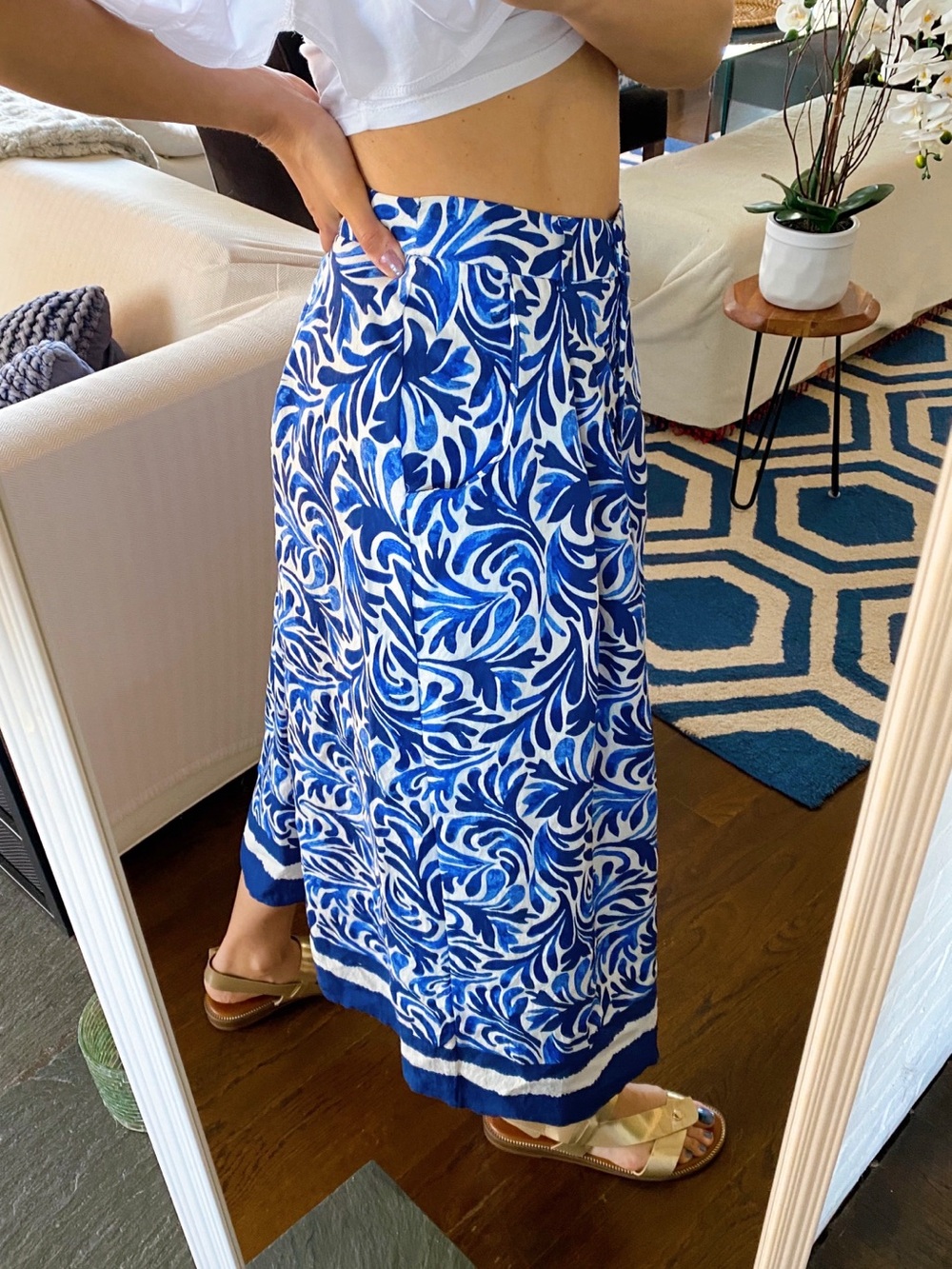 JULES & LEOPOLD Vibrant Blue and White Floral Print Midi Skirt! 💙 - Picture 3 of 15